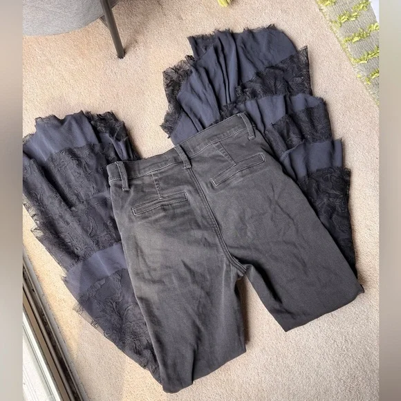 We The Free Mystique Lace Ruffle Flare Jeans High Rise Black 26/2 Free People - Picture 10 of 11